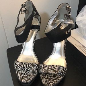 Zebra size 10 heels
